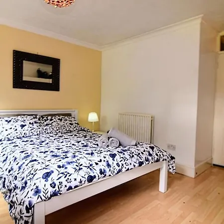 The Brum - Garden, Netflix, Bbq, 3 Tvs, Huge Lounge Or Quadruple Bedroom 2 Double Bedrooms *