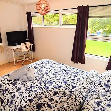 The Brum - Garden, Netflix, Bbq, 3 Tvs, Huge Lounge Or Quadruple Bedroom 2 Double Bedrooms Ferienhaus Birmingham