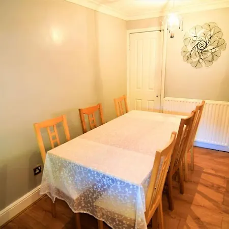The Brum - Garden, Netflix, Bbq, 3 Tvs, Huge Lounge Or Quadruple Bedroom 2 Double Bedrooms Ferienhaus