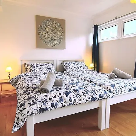 The Brum - Garden, Netflix, Bbq, 3 Tvs, Huge Lounge Or Quadruple Bedroom 2 Double Bedrooms * Birmingham